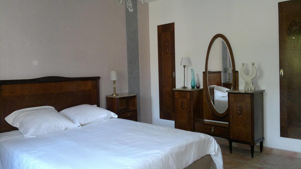 Villa A L'Est D'Uzes Saint-Siffret Zimmer foto