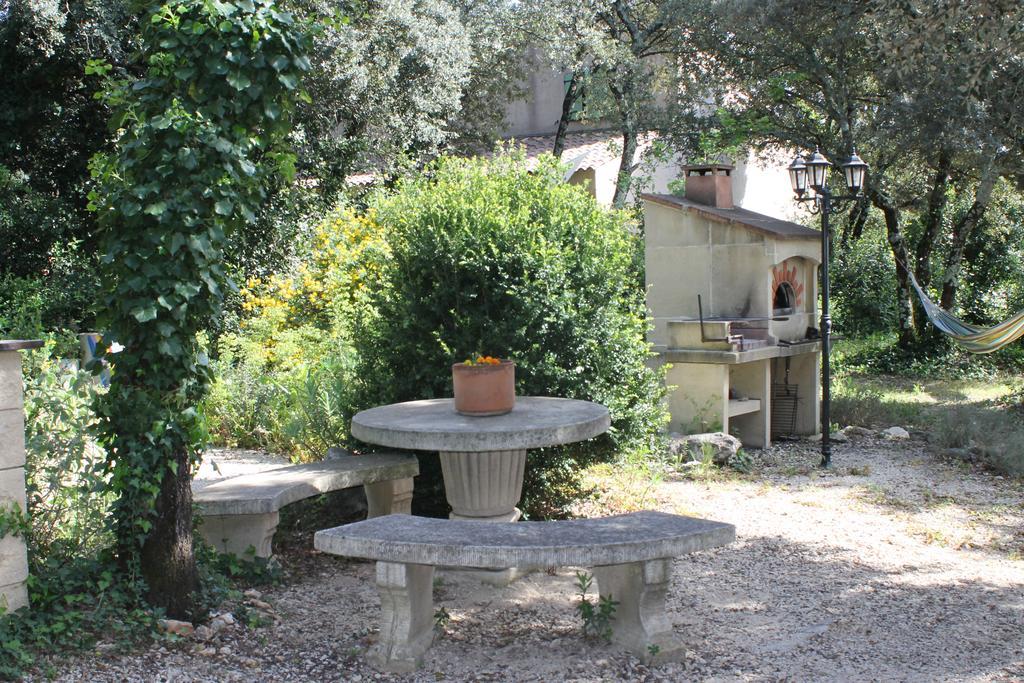 Villa A L'Est D'Uzes Saint-Siffret Exterior foto